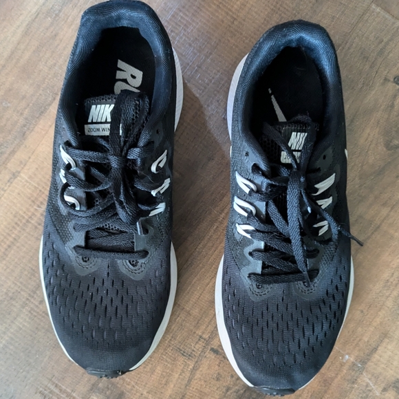Nike Zoom Winflo 4 Running Shoes Black and White Sneakers Women's Size 6 - Picture 9 of 15